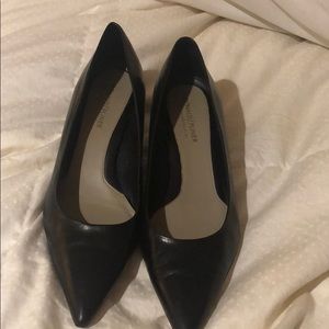 Black classic pumps